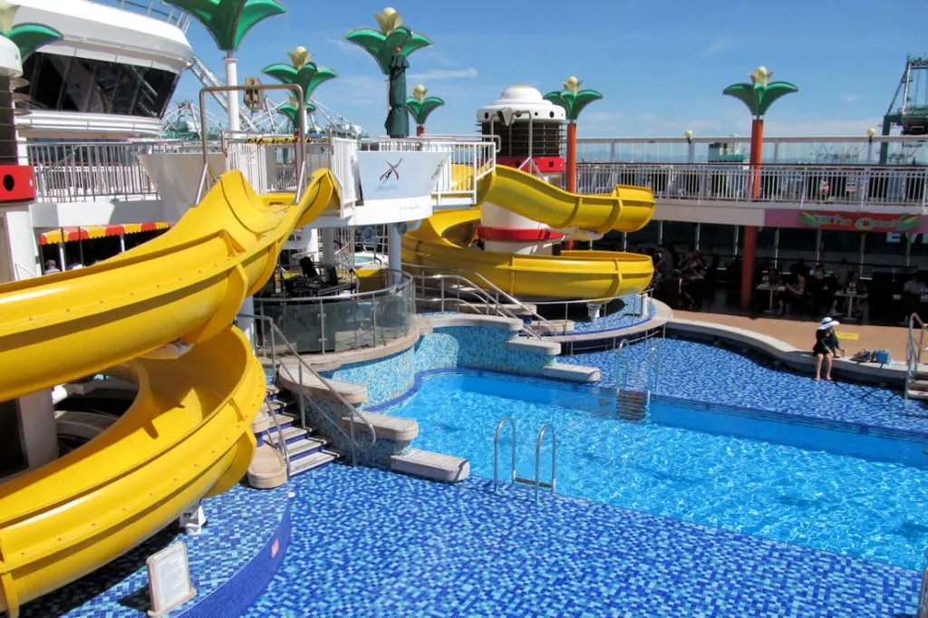 Lido pool on the Norwegian Star cruise ship