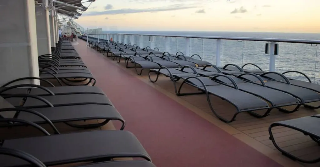 Cruise ship jogging track