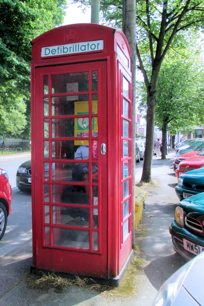 Retrofitted English phone booth, now a defibrillator