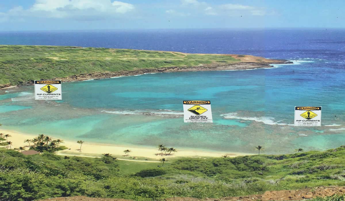Hanauma Bay signage shipping riptides and drop offs