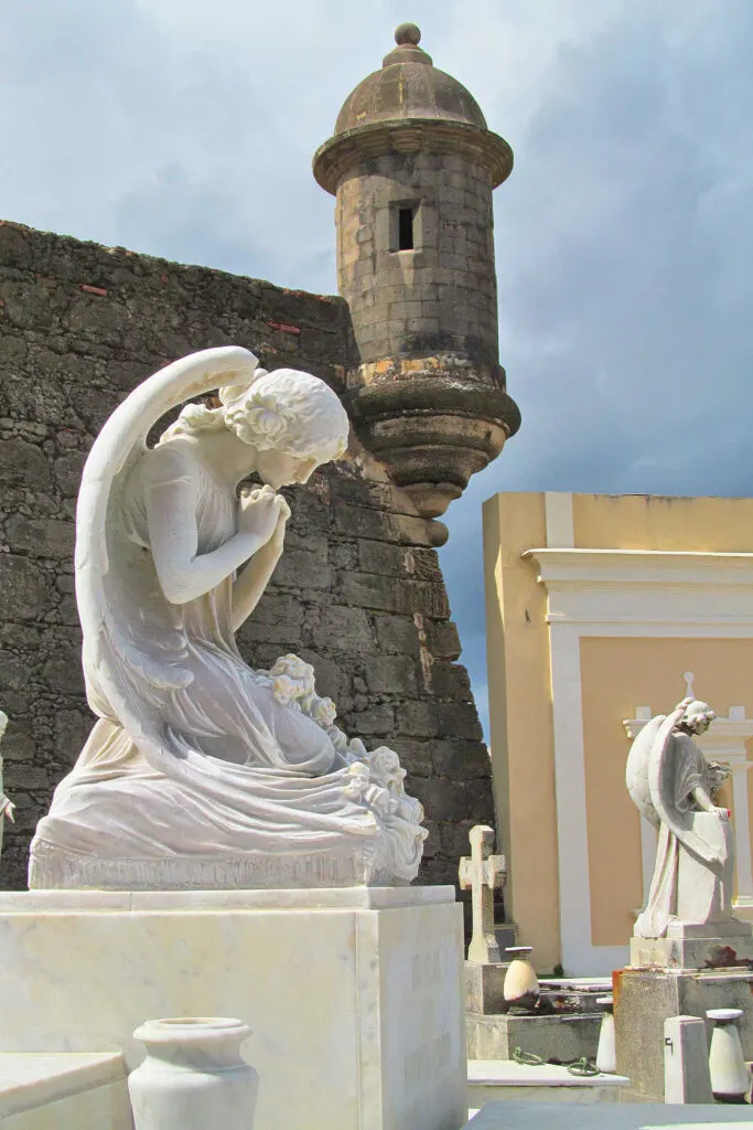 An angel memorial at Santa Maria Magdalena de Pazzis