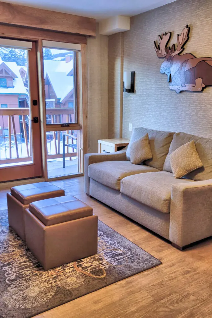 Moose Inn suite living room