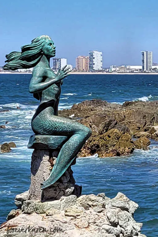 La Reina de los Mares statue
