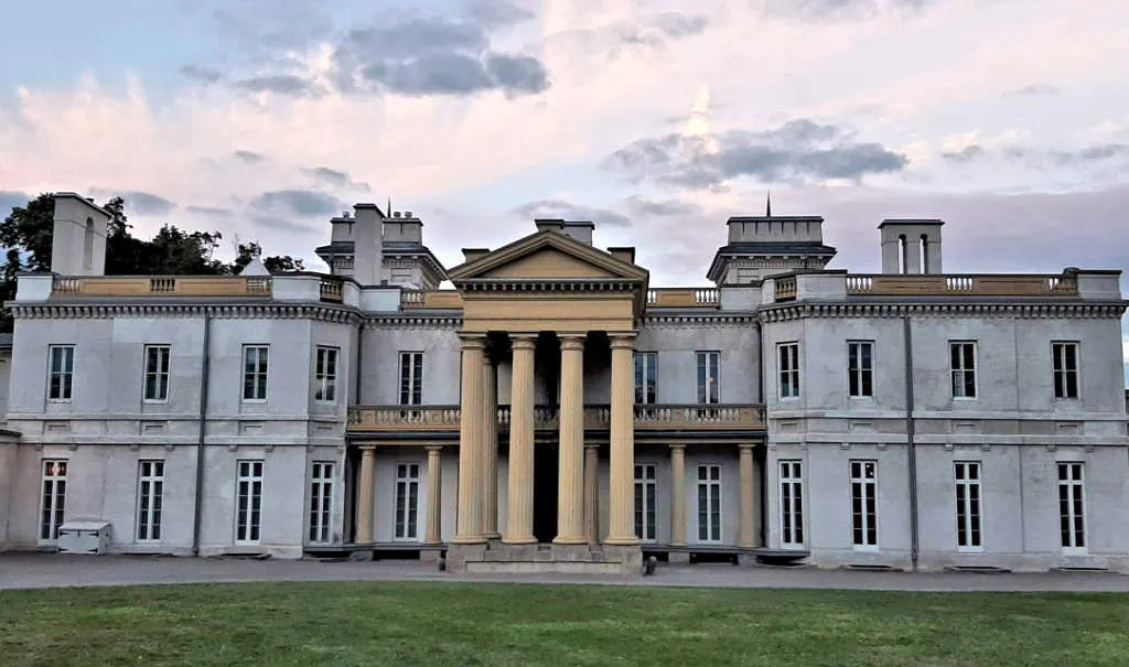 Dundurn Castle in Hamilton, Ontario