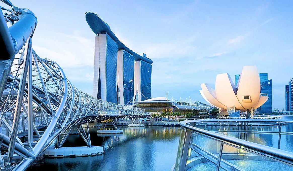 Singapore skyline of Marina Bay Sands and Artscience Museum
