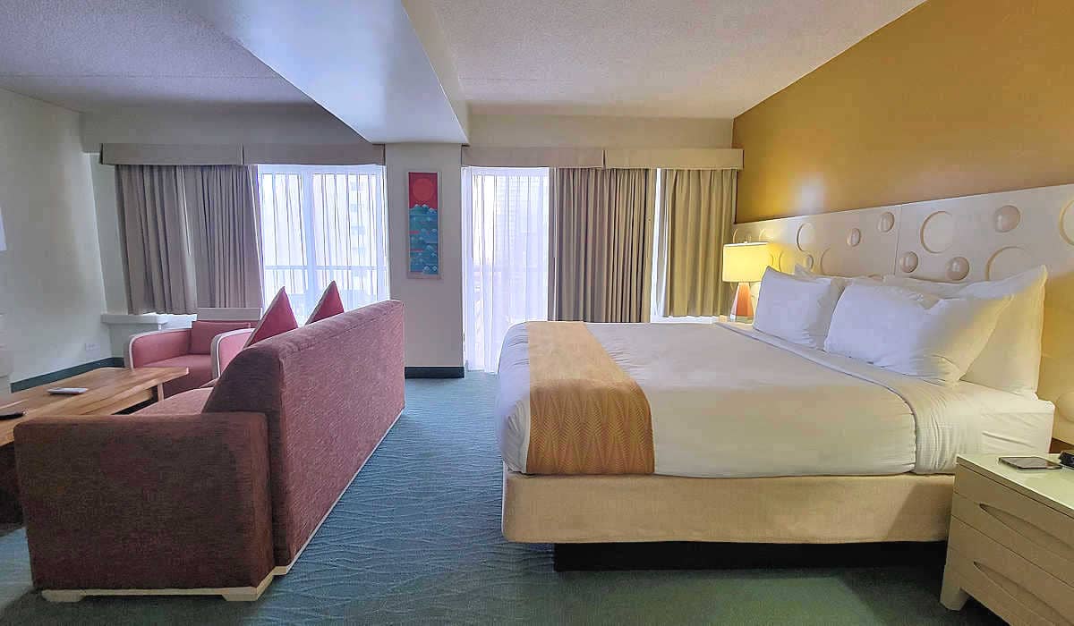 Coconut Waikiki Executive Suite