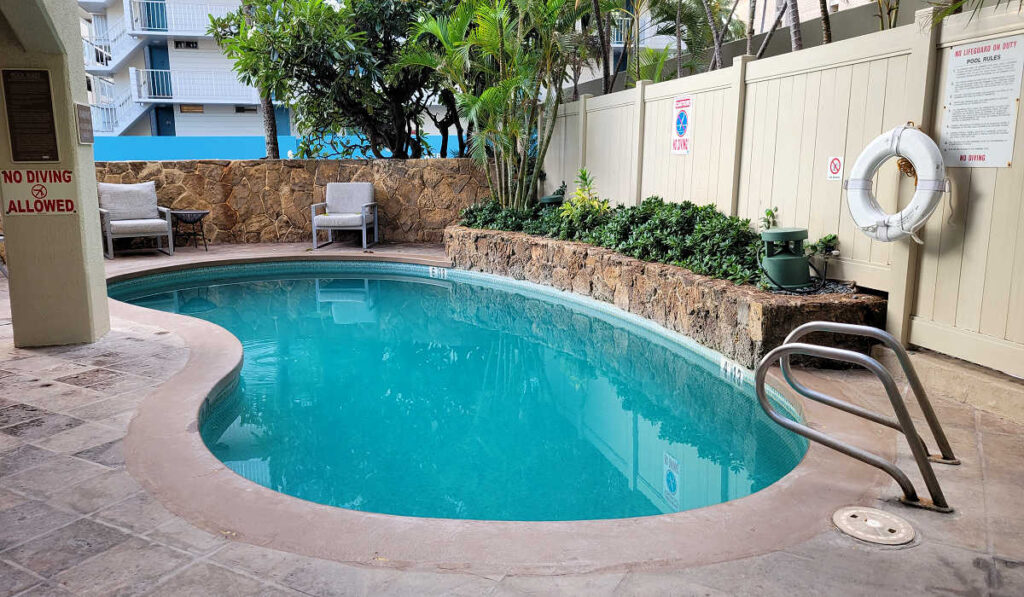 Coconut Waikiki Hotel pool