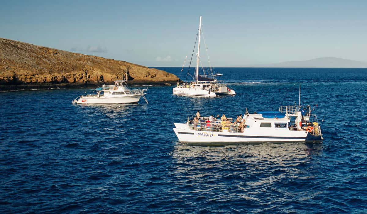 Snorkeling tour boats at Molokini
