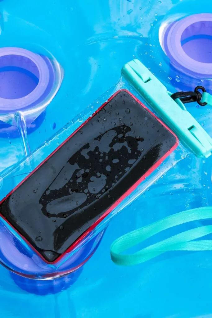 Waterproof smartphone case