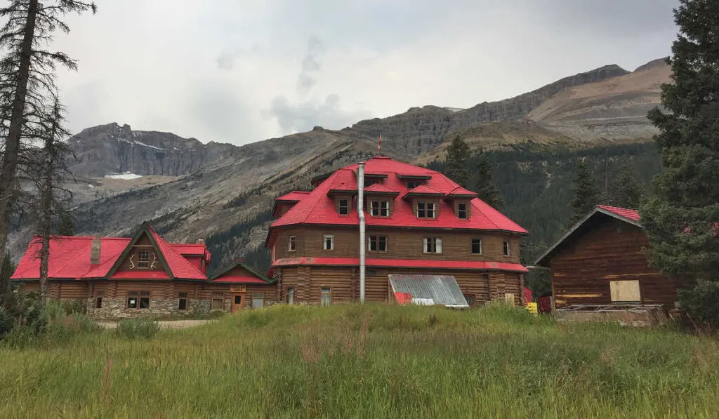 The Lodge at Bow Lake