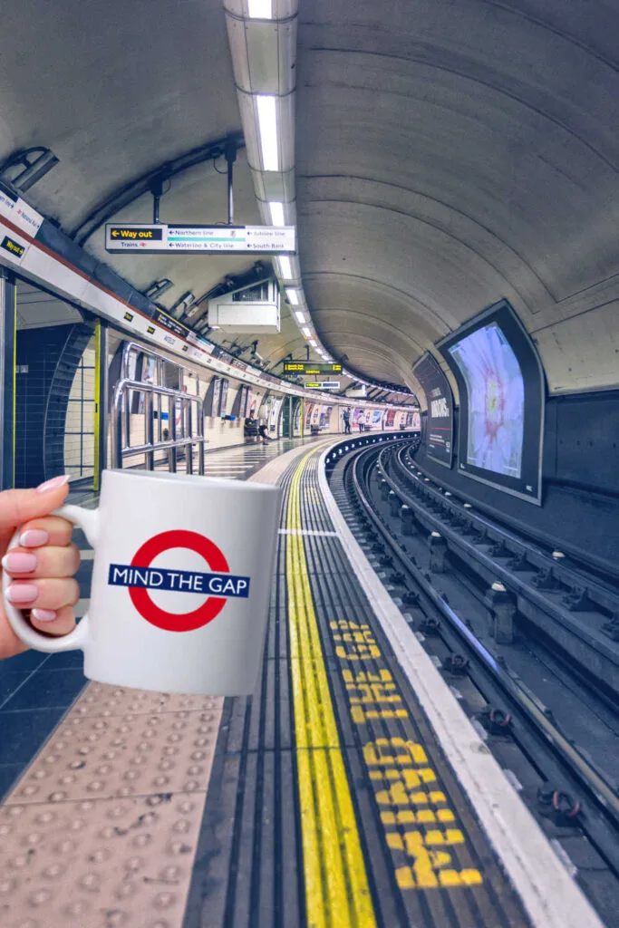 Mind the Gap mug in the London underground
