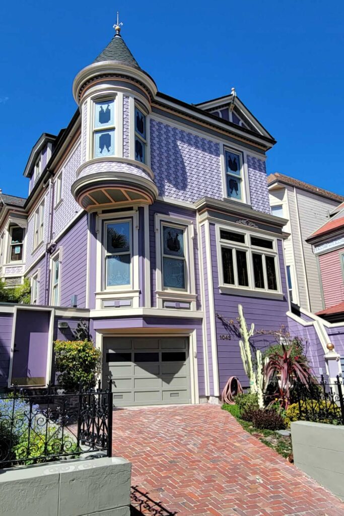 Purple house on Steiner Street