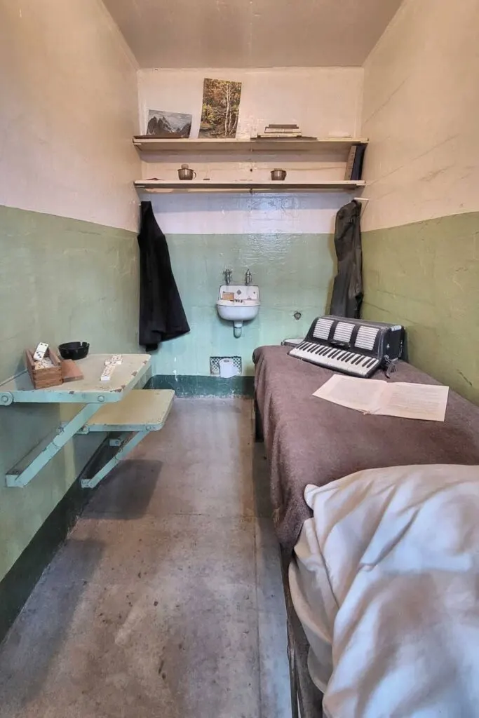 A typical 9 x 5 Alcatraz cell
