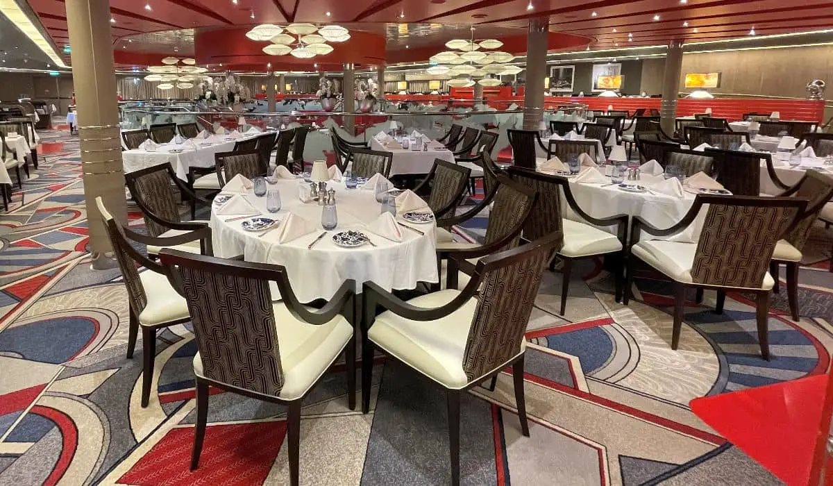 Nieuw Amsterdam main dining room