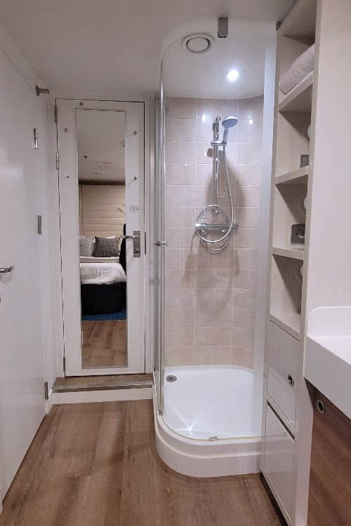Studio shower, as part of the cabin