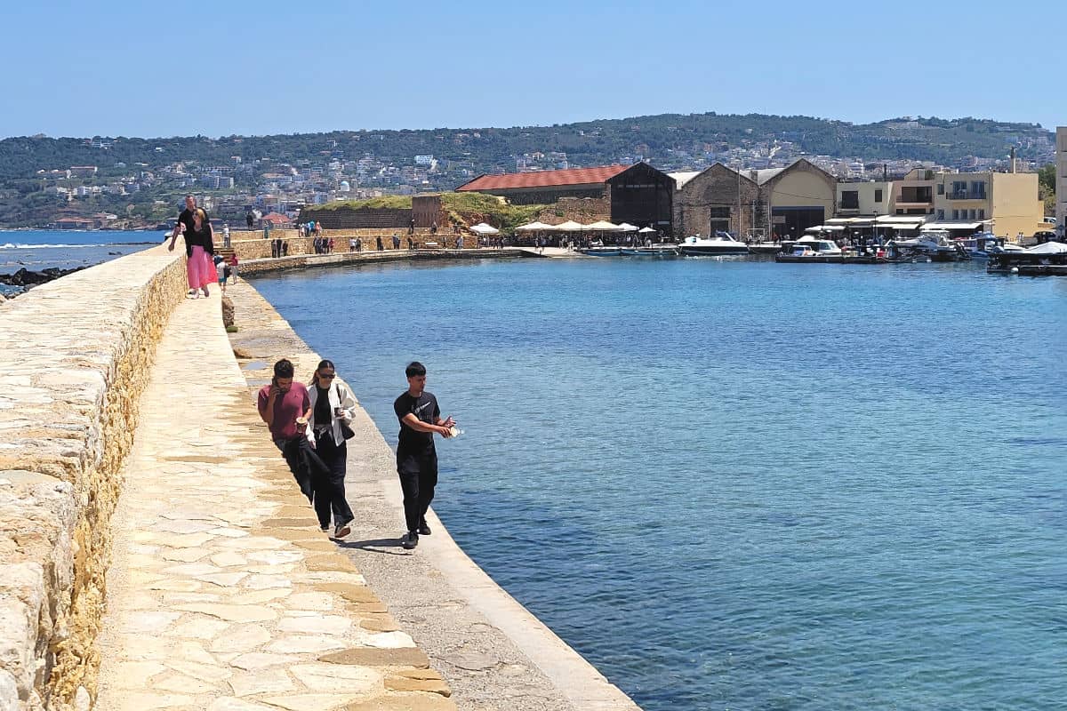 Chania pier to the lighthouse
